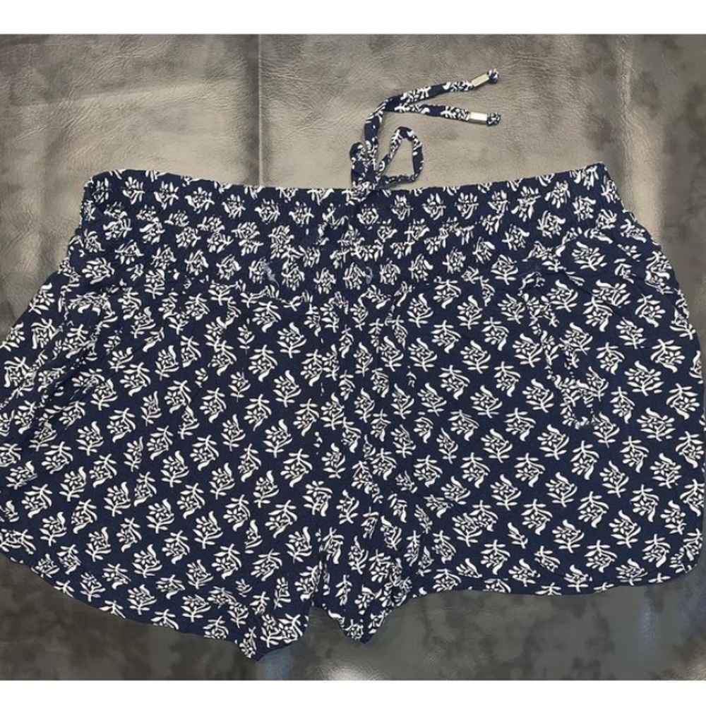 navy shorts